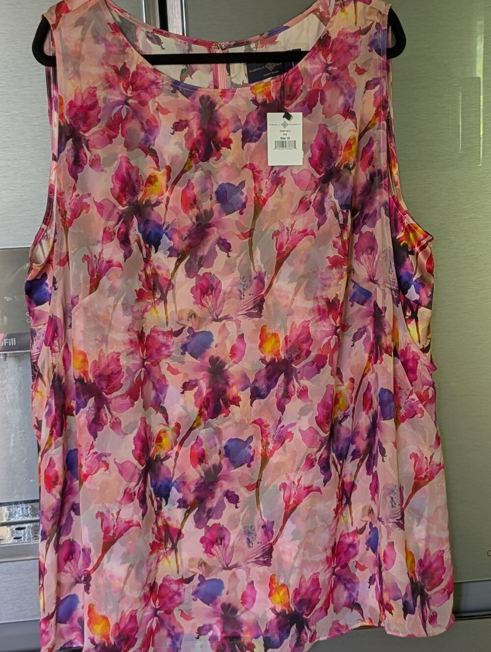 Gabrielle Rosetti, 22 Silk Sleeveless Blouse